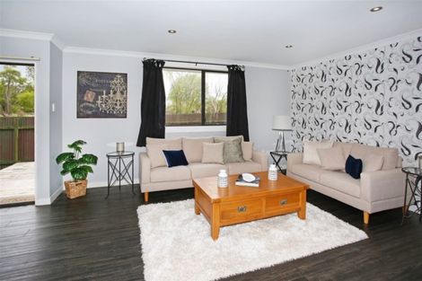 Photo of property in 2/28 Greenhaven Avenue, Opaheke, Papakura, 2113