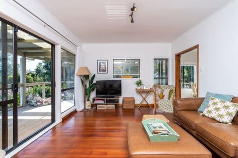 Photo of property in 13 Regent Street, Whakapirau, Maungaturoto, 0583