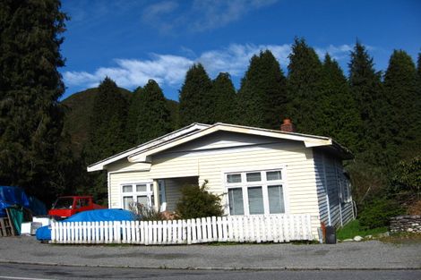 Photo of property in 19 Broadway, Reefton, 7830