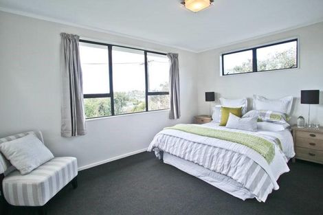 Photo of property in 1/184 Chivalry Road, Glenfield, Auckland, 0629