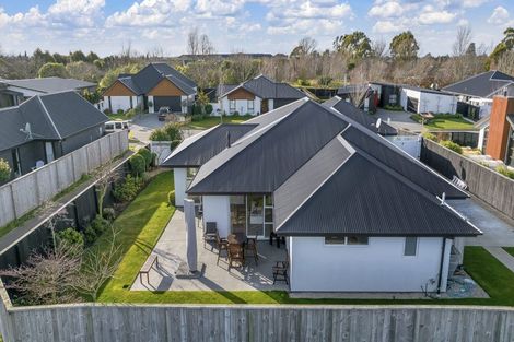 Photo of property in 12 Lewis Close, Rangiora, 7400