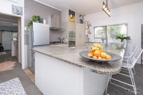 Photo of property in 18 Castle Street, Eltham, 4322