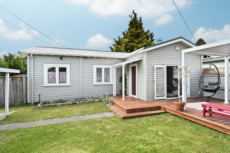 Photo of property in 35 Oxford Street, Fairfield, Hamilton, 3214