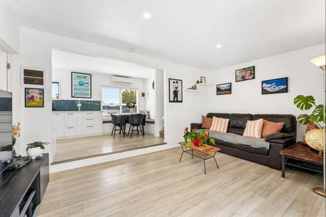 Photo of property in 52b Bay Street, Red Beach, 0932