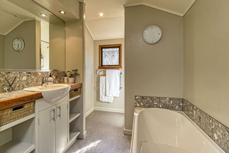 Photo of property in 2 Ritchie Place, Havelock North, 4130