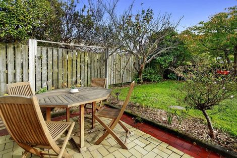 Photo of property in 25 Findlay Street, Tawa, Wellington, 5028