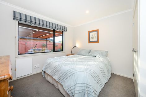 Photo of property in 13 Lorenzo Place, Kelvin Grove, Palmerston North, 4414