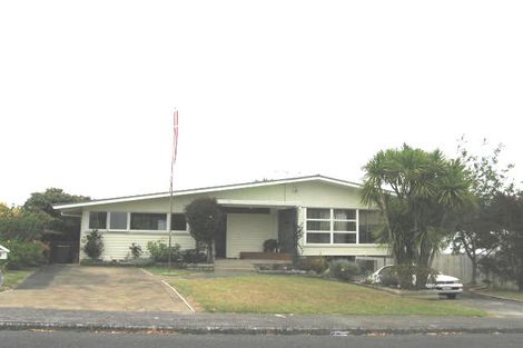 Photo of property in 10 Lyford Crescent, Sunnynook, Auckland, 0620