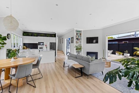 Photo of property in 70 Glenvar Road, Torbay, Auckland, 0630