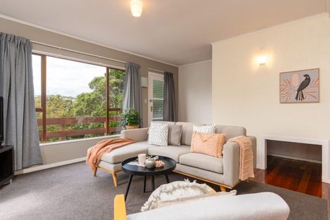 Photo of property in 6a Stella Grove, Newlands, Wellington, 6037