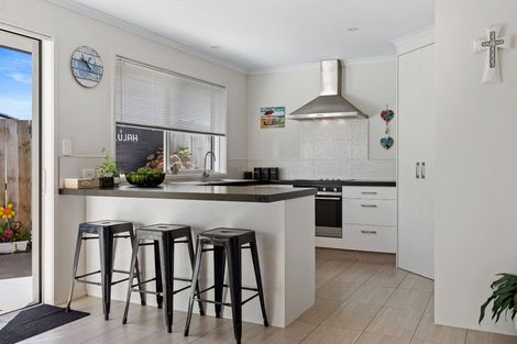 Photo of property in 24 Leet Crescent, Papamoa Beach, Papamoa, 3118