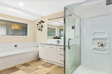 Photo of property in 80 Ravenwood Drive, Forrest Hill, Auckland, 0620