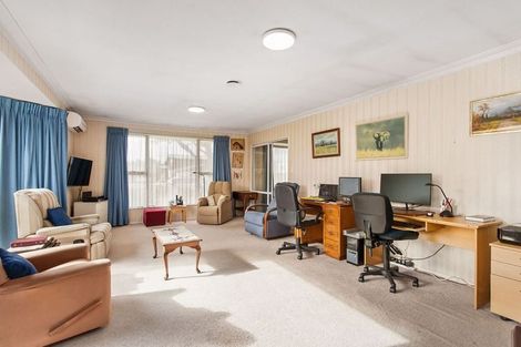 Photo of property in 2/427 Memorial Avenue, Burnside, Christchurch, 8053