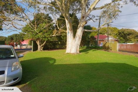 Photo of property in 6 Kaponga Crescent, New Lynn, Auckland, 0600