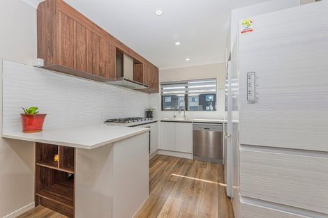 Photo of property in 4 Lumbarda Drive, Kumeu, 0810