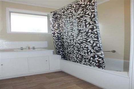 Photo of property in 1/1 Doment Crescent, Orewa, 0931