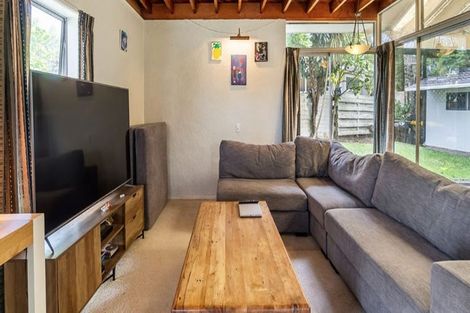 Photo of property in 28 Brunton Place, Glenfield, Auckland, 0629