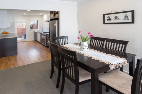 Photo of property in 2/83 Uxbridge Road, Cockle Bay, Auckland, 2014