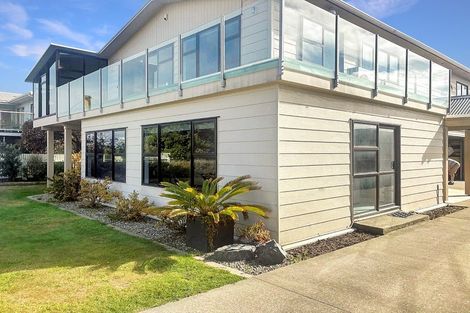 Photo of property in 11 Hartley Street, Foxton Beach, Foxton, 4815
