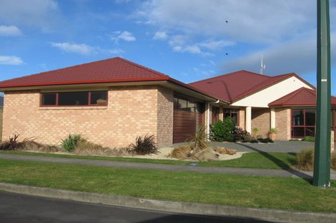 Photo of property in 122 Ruapehu Drive, Fitzherbert, Palmerston North, 4410