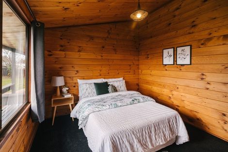 Photo of property in 12 Suzanne Grove, Kelvin Grove, Palmerston North, 4414