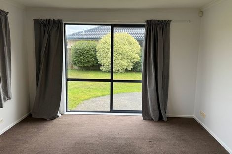Photo of property in 41 Breaker Grove, Waiuku, 2123