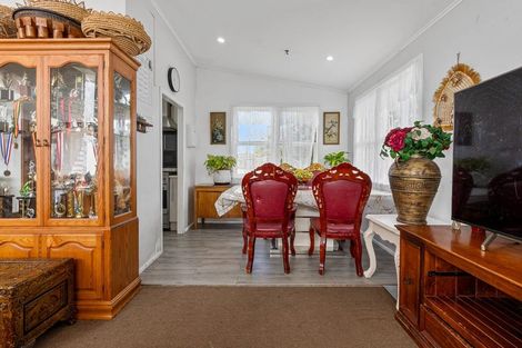 Photo of property in 69 Ferguson Street, Manurewa East, Auckland, 2102