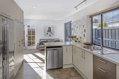 Photo of property in 100a Fendalton Road, Fendalton, Christchurch, 8014