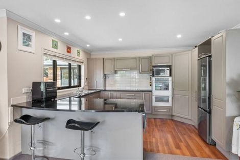 Photo of property in 15 Fairway Oaks Drive, Waikanae Beach, Waikanae, 5036
