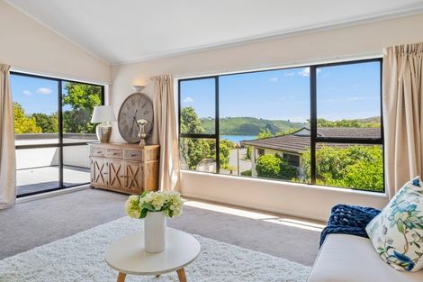 Photo of property in 13 Kinnel Grove, Papakowhai, Porirua, 5024