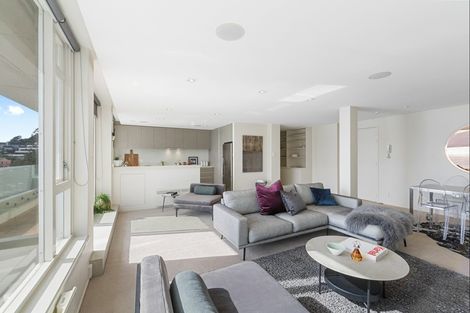 Photo of property in Oriana Apartments, 248 Oriental Parade, Oriental Bay, Wellington, 6011