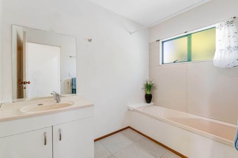 Photo of property in 14 Jean Place, Stanmore Bay, Whangaparaoa, 0932