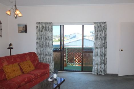 Photo of property in 39 Shortt Street, Foxton Beach, Foxton, 4815