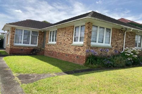 Photo of property in 53 Strid Road, Te Atatu South, Auckland, 0610