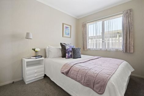 Photo of property in 15 Lilybank Crescent, East Tamaki, Auckland, 2013