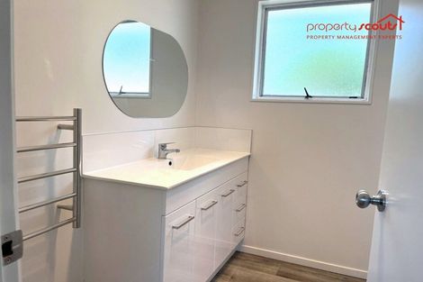 Photo of property in 4 Garton Drive, Massey, Auckland, 0614