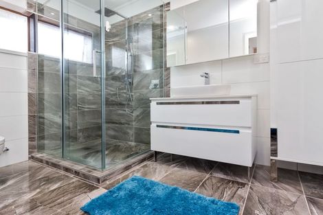 Photo of property in 2/83 Uxbridge Road, Cockle Bay, Auckland, 2014