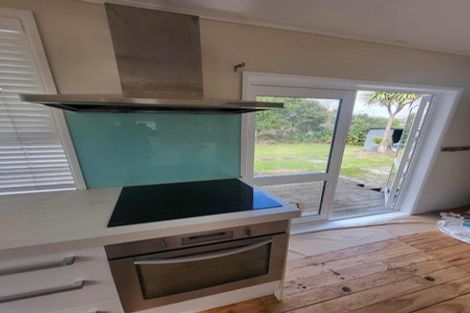 Photo of property in 50 Gossamer Drive, Pakuranga Heights, Auckland, 2010