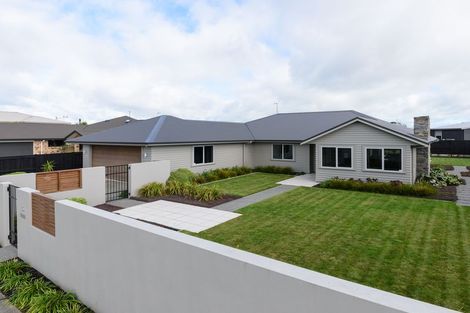 Photo of property in 35 Rodeo Drive, Kelvin Grove, Palmerston North, 4414