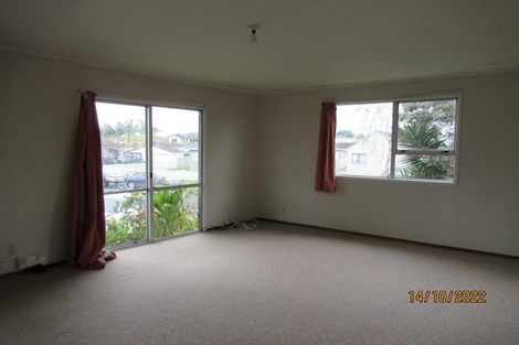 Photo of property in 30 Glennandrew Drive, Half Moon Bay, Auckland, 2012