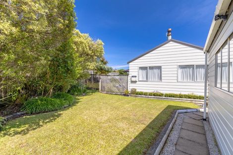 Photo of property in 6 Milne Place, Merrilands, New Plymouth, 4312