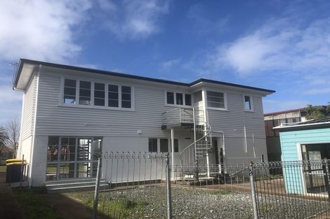 Photo of property in 180 Great North Road, Glendene, Auckland, 0612