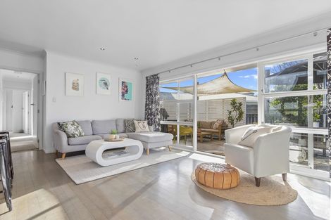 Photo of property in 4 Lynden Avenue, Hillcrest, Auckland, 0627