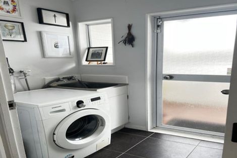 Photo of property in 10b De Quincey Terrace, Highland Park, Auckland, 2010