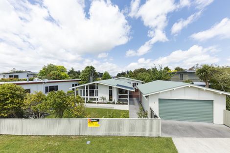 Photo of property in 2 Williams Terrace, Fitzherbert, Palmerston North, 4410