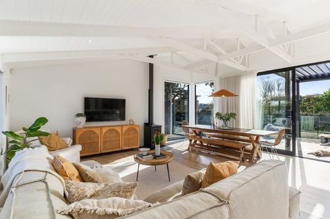 Photo of property in 1/7 Pine Road, Orewa, 0931