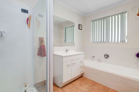 Photo of property in 5 Ian Marwick Place, Birkenhead, Auckland, 0626