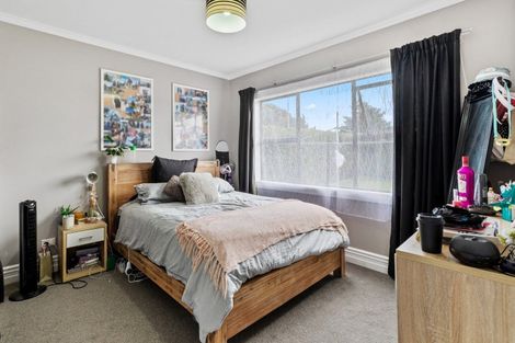 Photo of property in 13 Collingwood Road, Waiuku, 2123