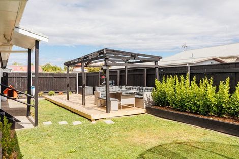 Photo of property in 35 Acacia Street, Kelvin Grove, Palmerston North, 4414