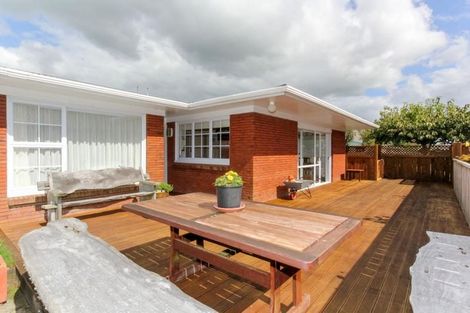 Photo of property in 13 Waiwera Place, Merrilands, New Plymouth, 4312